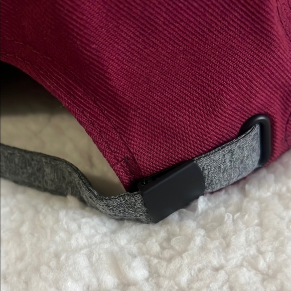 Nike Gray and‎ Red Snapback Hat - Picture 10 of 15